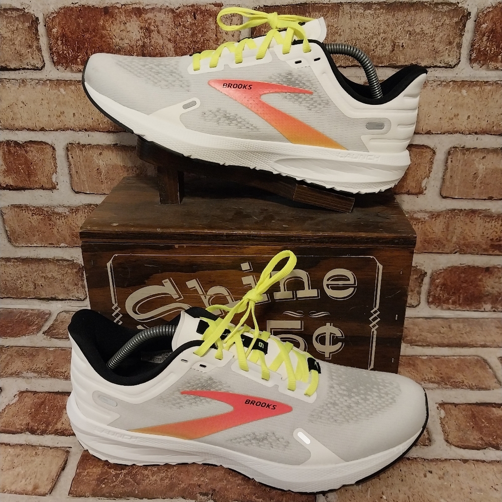 Pre-owned 2022 Brooks Launch 9